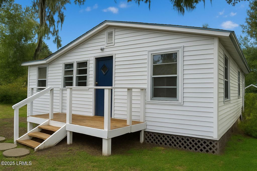 15 Hillstead Lane, Port Royal, SC 29935