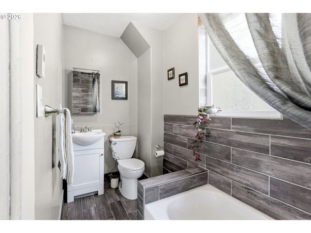 4006 Ne 7TH Ave, Portland, OR 97212