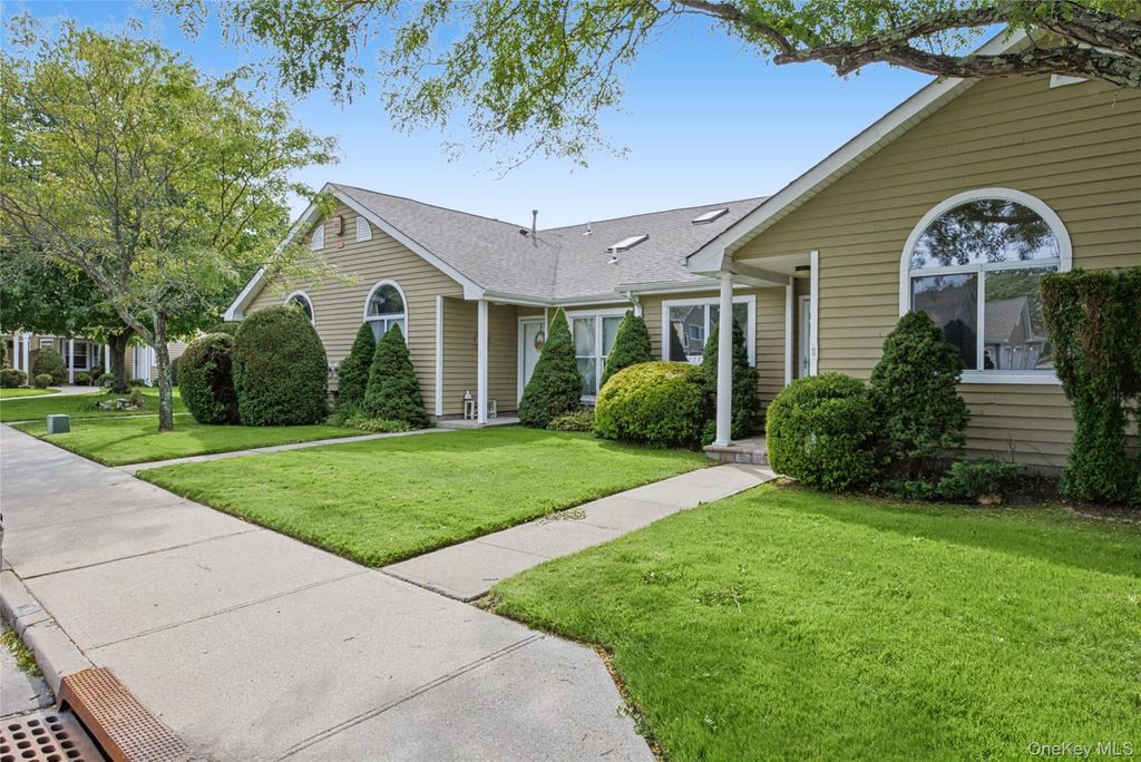 65 Eric Drive, Middle Island, NY 11953 — photo 3