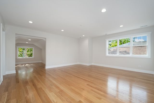 5310 N Spaulding Avenue, Chicago, IL 60625
