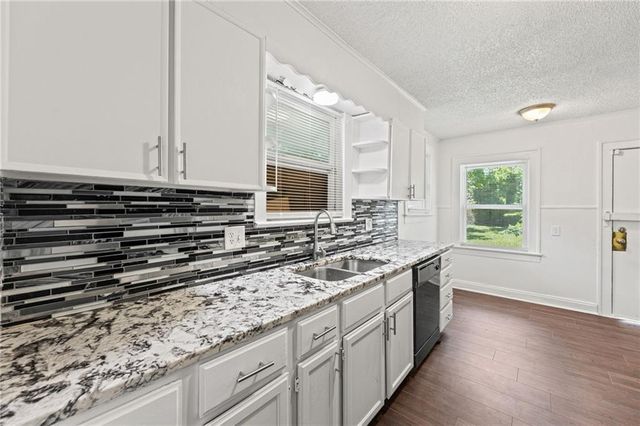 1805 E 67th Street, Kansas City, MO 64132