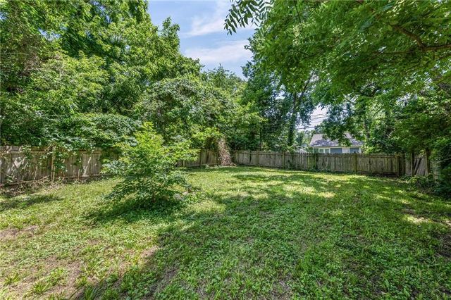 1805 E 67th Street, Kansas City, MO 64132