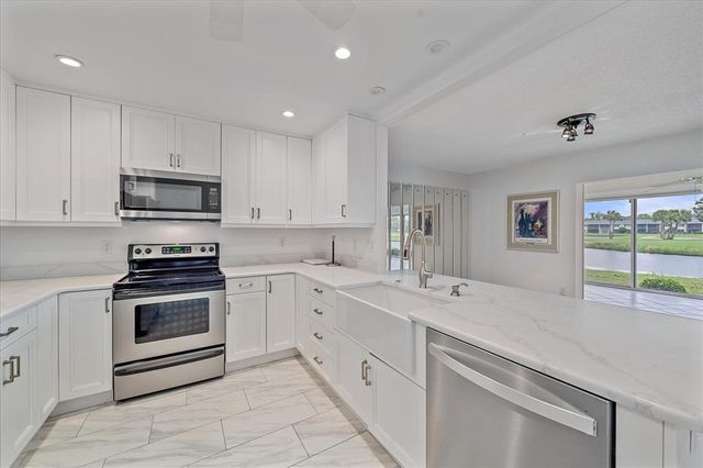 7077 W COUNTRY CLUB DRIVE N, Sarasota, FL 34243