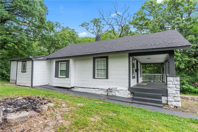 5822 Agnes Avenue, Kansas City, MO 64130