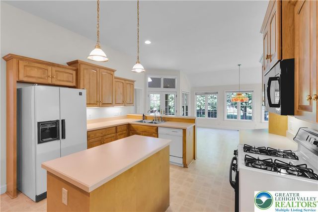 268 Jefferson Place, Lower Nazareth Twp, PA 18020
