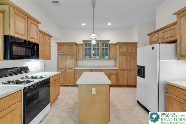 268 Jefferson Place, Lower Nazareth Twp, PA 18020