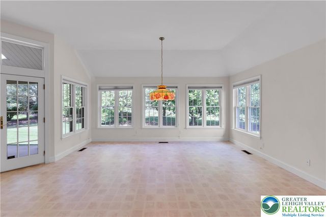 268 Jefferson Place, Lower Nazareth Twp, PA 18020