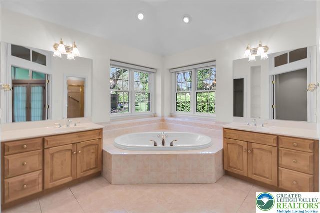 268 Jefferson Place, Lower Nazareth Twp, PA 18020