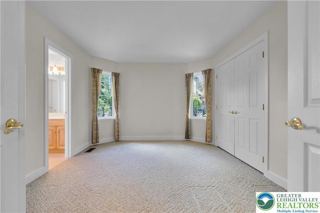 268 Jefferson Place, Lower Nazareth Twp, PA 18020