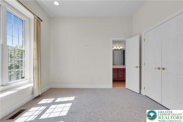 268 Jefferson Place, Lower Nazareth Twp, PA 18020