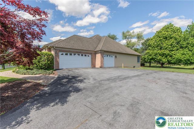 268 Jefferson Place, Lower Nazareth Twp, PA 18020