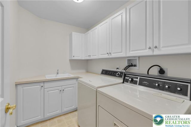 268 Jefferson Place, Lower Nazareth Twp, PA 18020