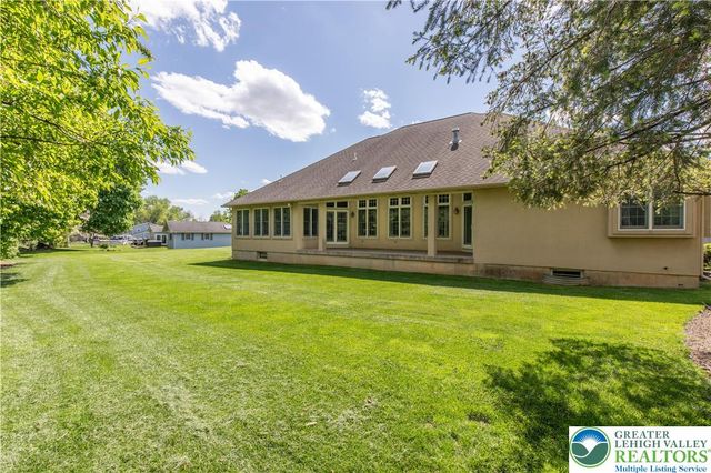 268 Jefferson Place, Lower Nazareth Twp, PA 18020