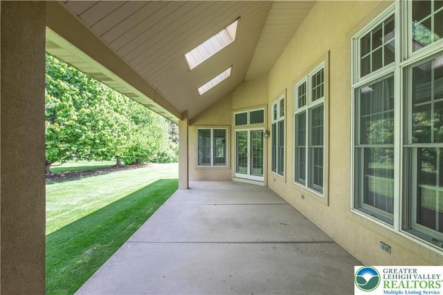 268 Jefferson Place, Lower Nazareth Twp, PA 18020