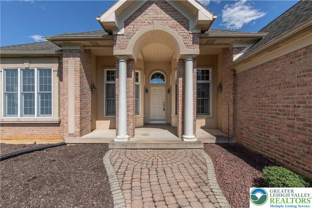 268 Jefferson Place, Lower Nazareth Twp, PA 18020