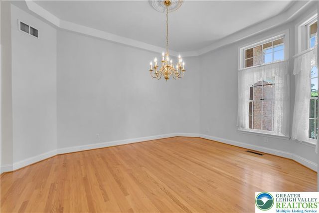 268 Jefferson Place, Lower Nazareth Twp, PA 18020