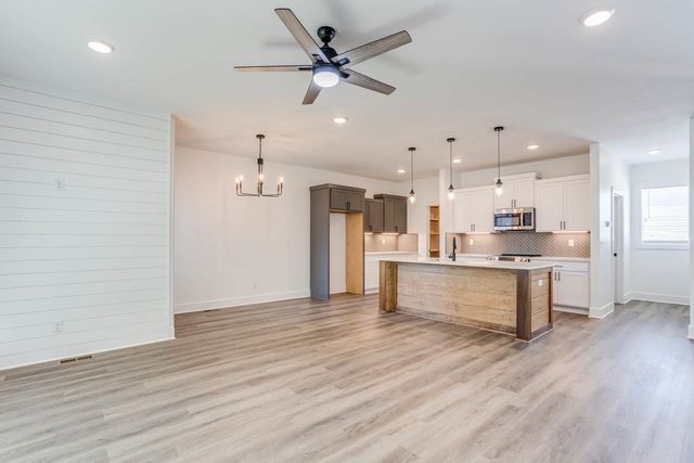 8435 W 37TH ST N, Wichita, KS 67205