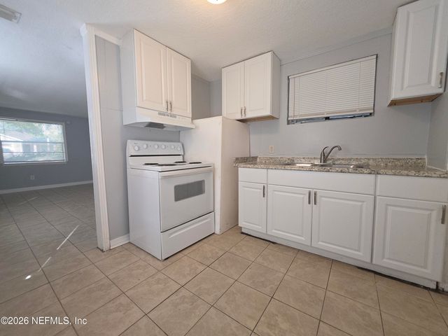9121 ADAMS Avenue, Jacksonville, FL 32208