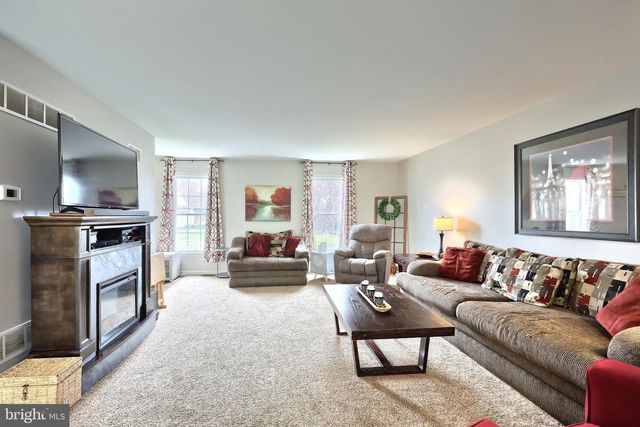 710 APPLE TREE LN, Mount Wolf, PA 17347