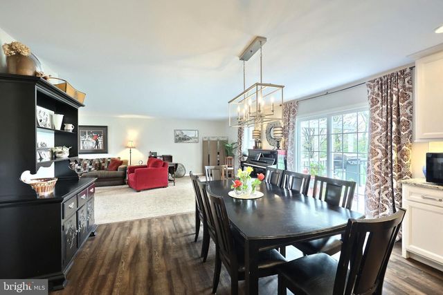 710 APPLE TREE LN, Mount Wolf, PA 17347