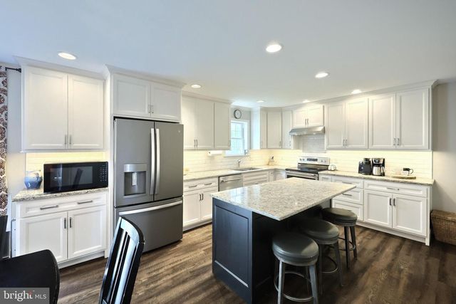710 APPLE TREE LN, Mount Wolf, PA 17347