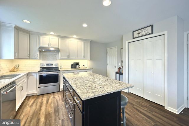710 APPLE TREE LN, Mount Wolf, PA 17347