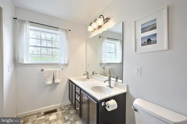 710 APPLE TREE LN, Mount Wolf, PA 17347