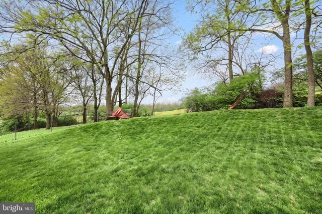 710 APPLE TREE LN, Mount Wolf, PA 17347