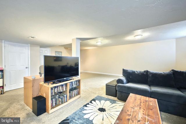 710 APPLE TREE LN, Mount Wolf, PA 17347