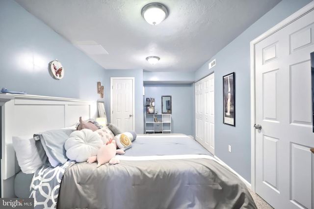 710 APPLE TREE LN, Mount Wolf, PA 17347