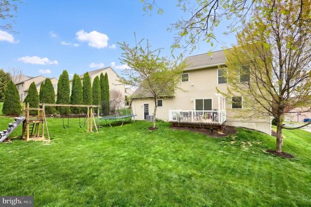 710 APPLE TREE LN, Mount Wolf, PA 17347
