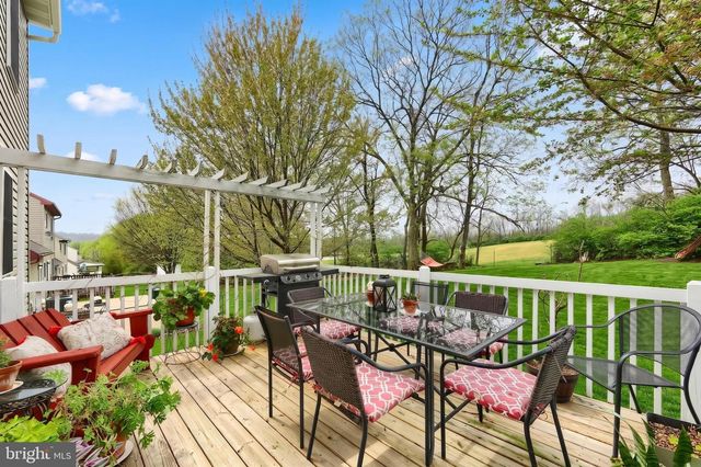 710 APPLE TREE LN, Mount Wolf, PA 17347