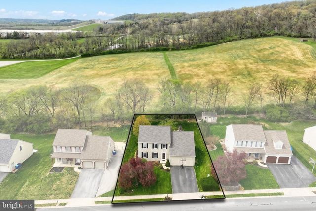 710 APPLE TREE LN, Mount Wolf, PA 17347