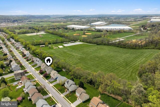 710 APPLE TREE LN, Mount Wolf, PA 17347