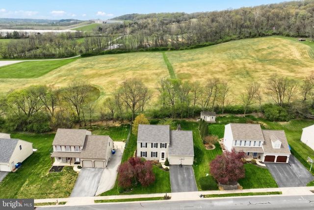 710 APPLE TREE LN, Mount Wolf, PA 17347