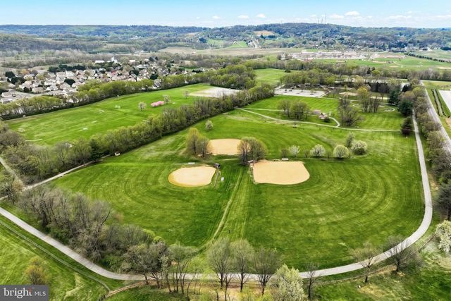 710 APPLE TREE LN, Mount Wolf, PA 17347