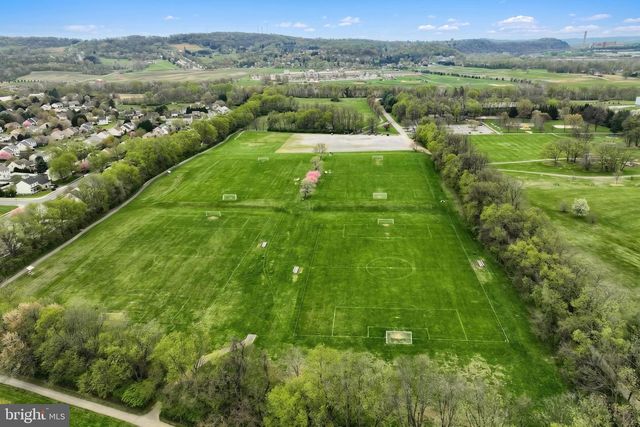 710 APPLE TREE LN, Mount Wolf, PA 17347