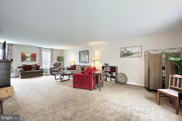 710 APPLE TREE LN, Mount Wolf, PA 17347
