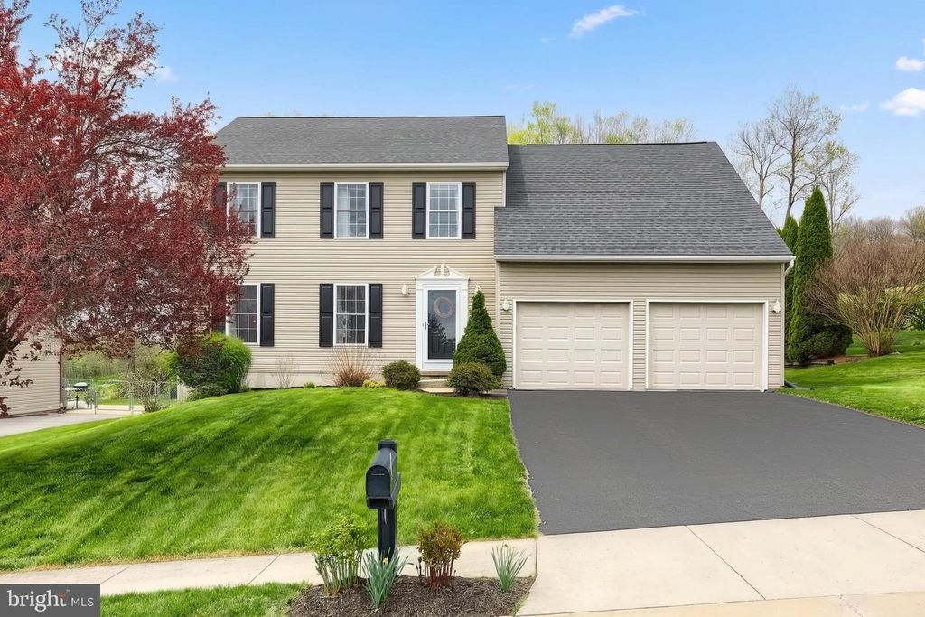 710 APPLE TREE LN, Mount Wolf, PA 17347
