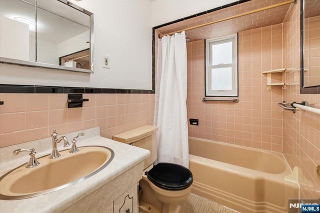 346 E Woodland Road, New Milford, NJ 07646