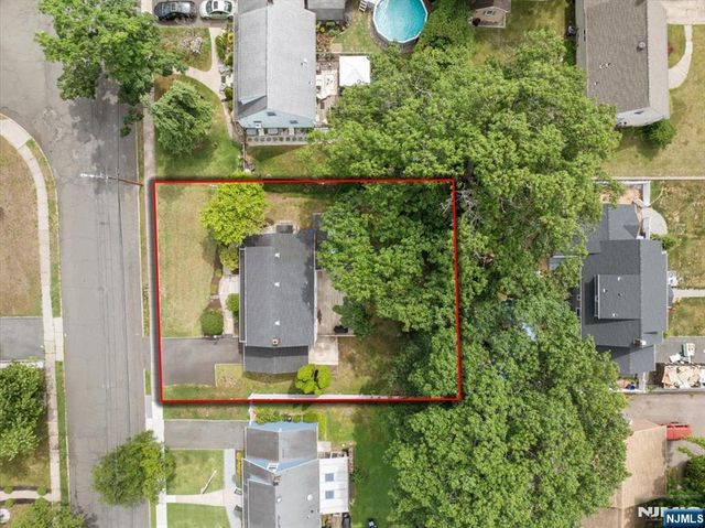 346 E Woodland Road, New Milford, NJ 07646