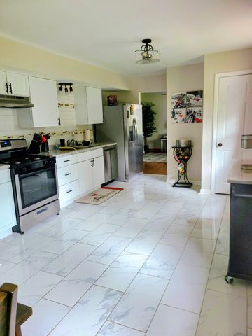 764 Timberline Pkwy, Valparaiso, IN 46385