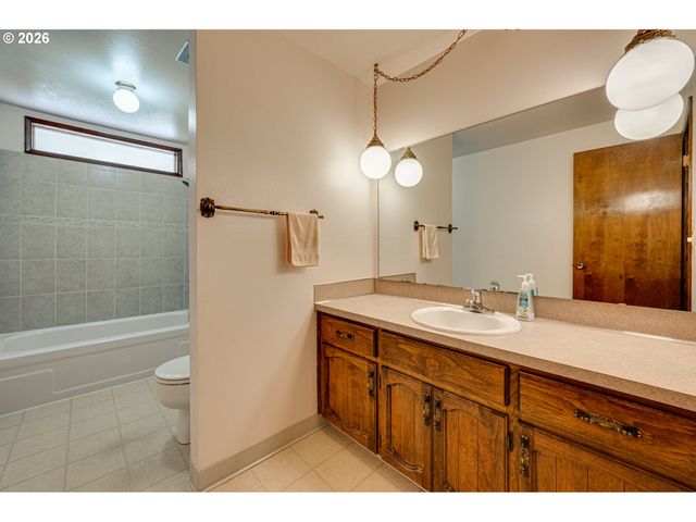 11501 Ne SYLVAN Ter, Vancouver, WA 98686