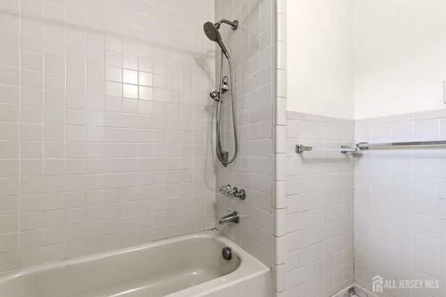 320 Suttons Lane, Edison, NJ 08817