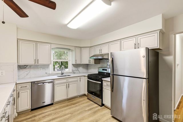 320 Suttons Lane, Edison, NJ 08817