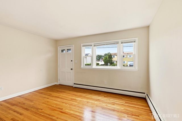 320 Suttons Lane, Edison, NJ 08817