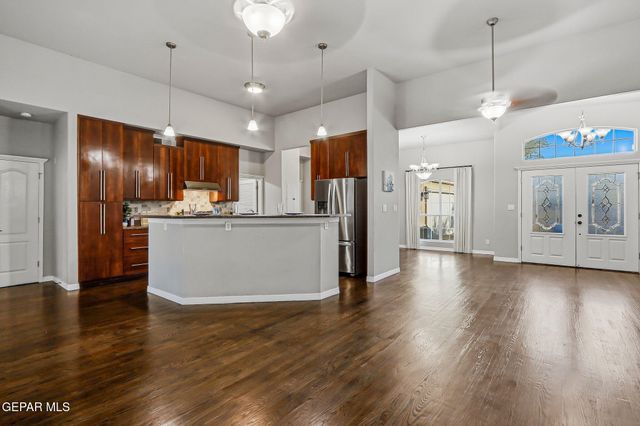 1045 MAXIMO Street, El Paso, TX 79932