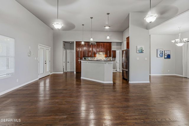 1045 MAXIMO Street, El Paso, TX 79932