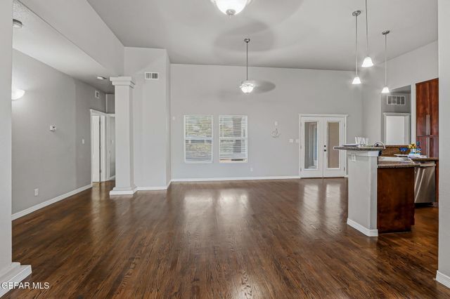 1045 MAXIMO Street, El Paso, TX 79932