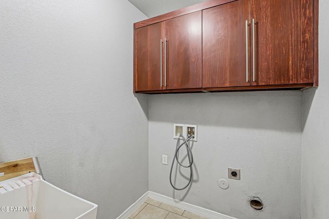 1045 MAXIMO Street, El Paso, TX 79932